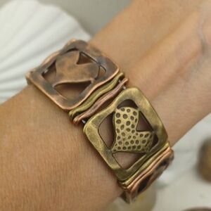 Vintage-Inspired Brass & Copper Tone Mixed Metal Stamped Hearts Stretch Bracelet